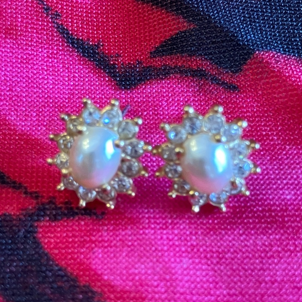 ROMAN STUD EARRINGS